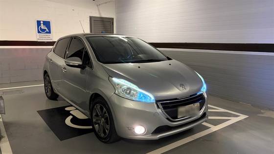 PEUGEOT 208 1.6 GRIFFE 16V FLEX 4P AUTOMÁTICO PEUGEOT 208 1.6 GRIFFE 16V FLEX 4P AUTOMÁTICO